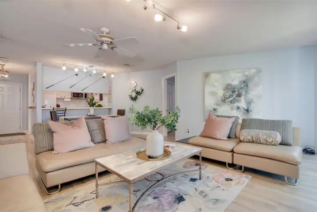 Snug 2BD 2BA close to Masters