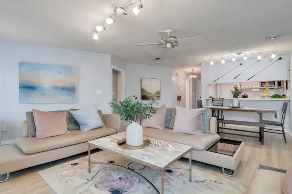 Snug 2BD 2BA close to Masters