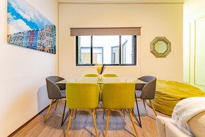 Family Apartment, 2 Bedrooms | Dining room