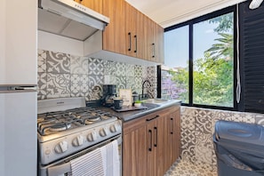 Comfort Apartment, 3 Bedrooms | Private kitchen | Microwave, oven, coffee/tea maker, blender