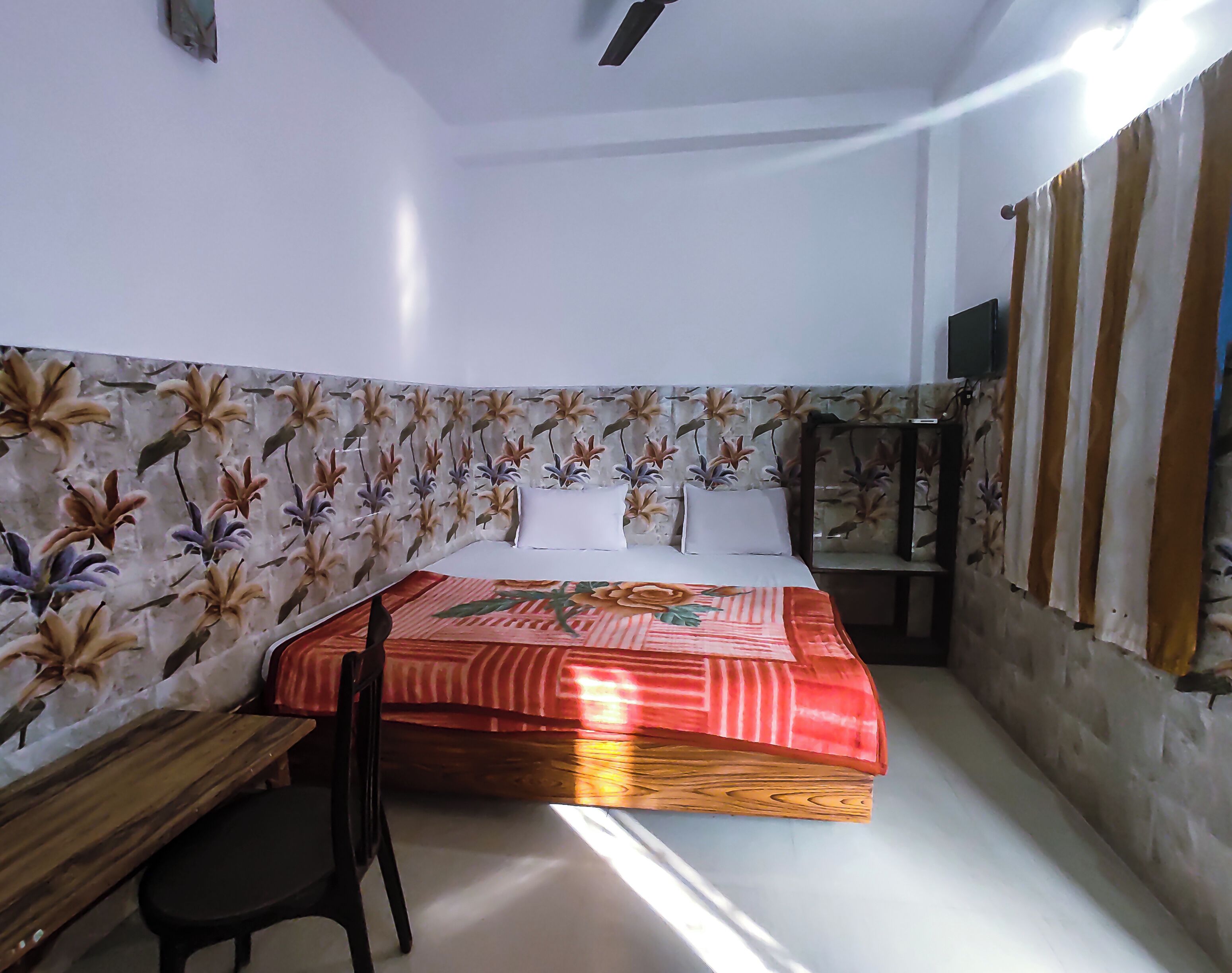 Economy Double Room, 1 Queen Bed | Bed sheets