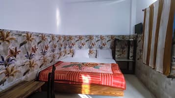 Economy Double Room, 1 Queen Bed | Bed sheets