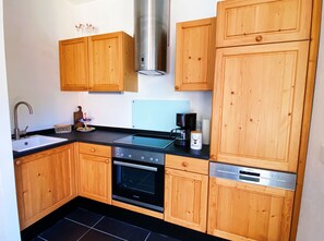 Kühlschrank, Ofen, Herdplatte, Geschirrspüler