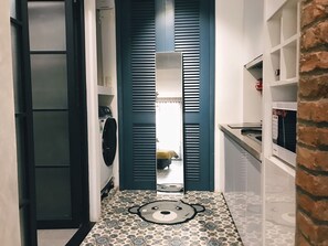 المنشأة من الداخل