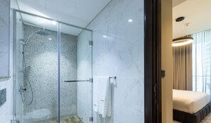 Bathroom - Homesgetaway - 1BR in J One Residence (Dubai)