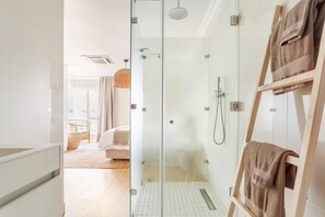 2 soverom, strykejern/-brett, wi-fi (inkludert) og sengetøy