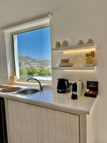 Quarto executivo | Cozinha privada | Geladeira, máquina de café expresso, cafeteira/chaleira