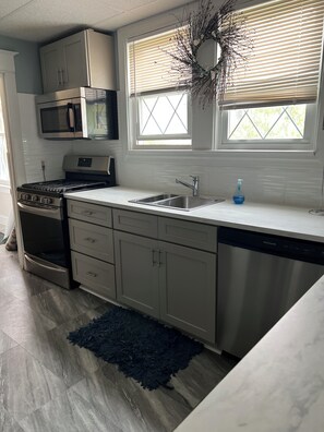 Private kitchen - Sandy Shores 3 Br 1 Ba 2.5 blocks to Beach (Wildwood)