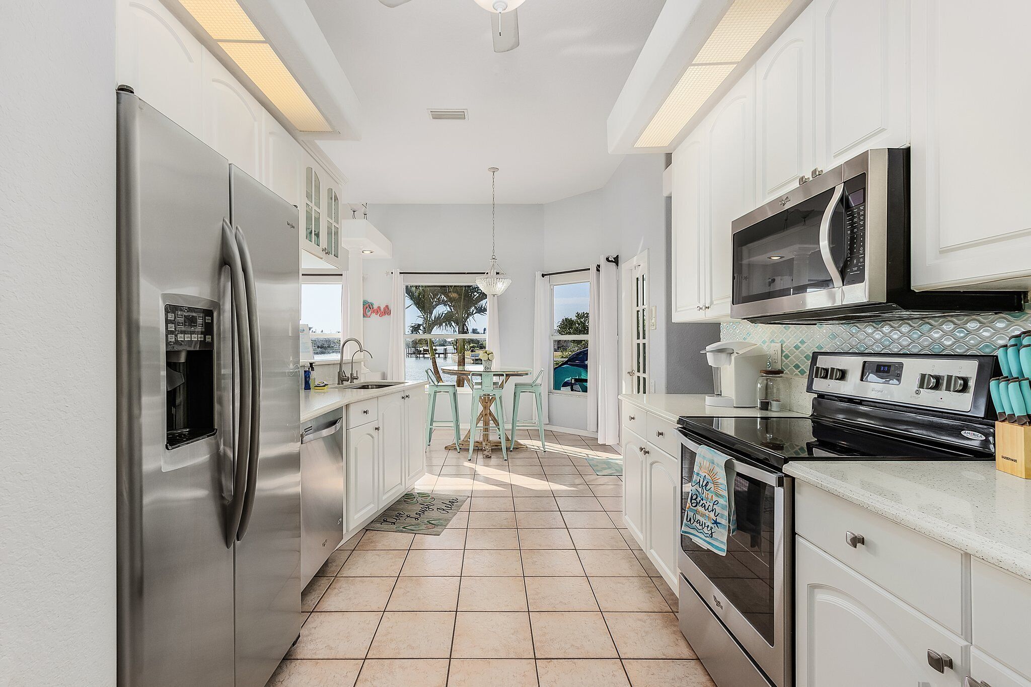 Canal-front Villa heated Pool