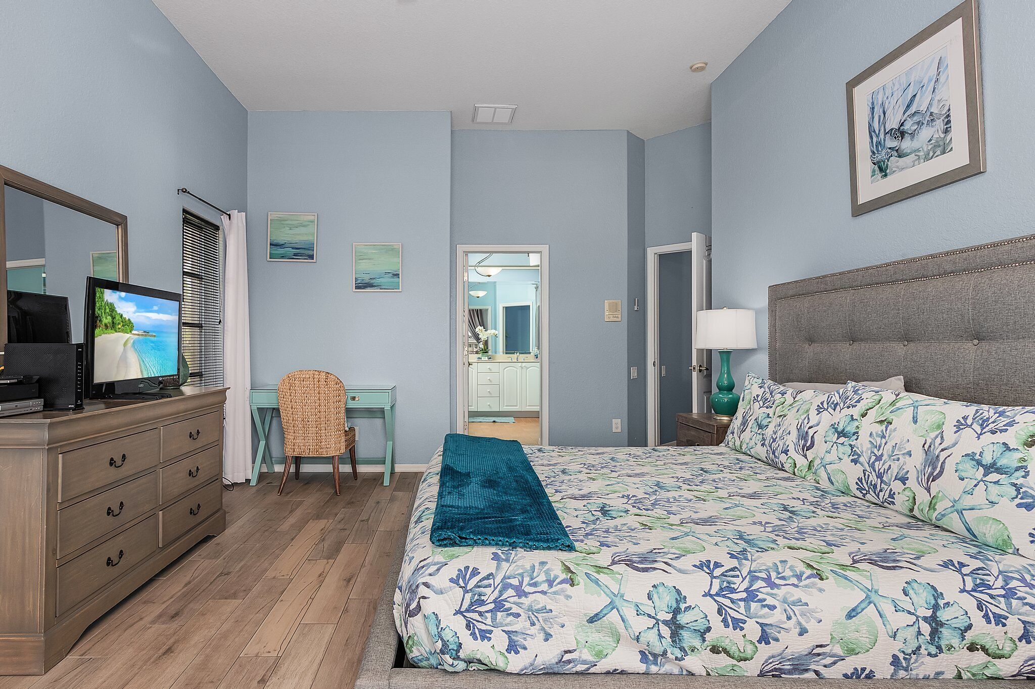 Canal-front Villa heated Pool