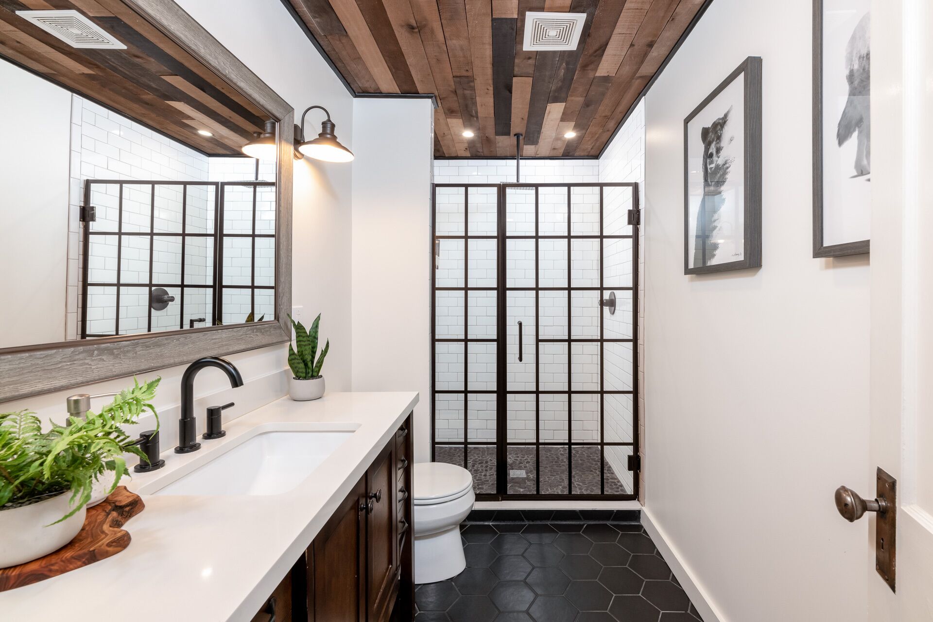 Cozy Cottage Walking Distance to Downtown Lincoln!