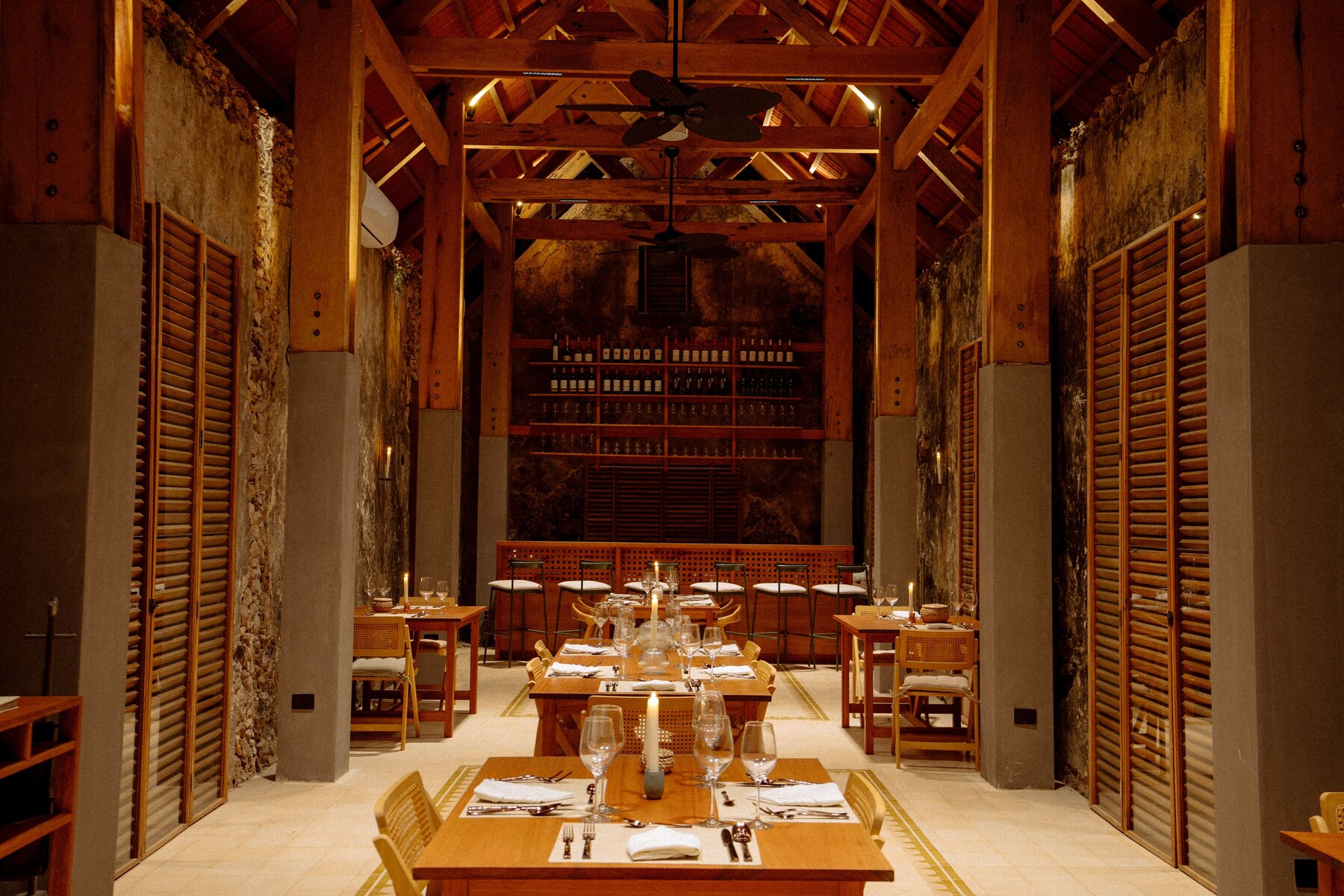 Breakfast, lunch, dinner served; international cuisine