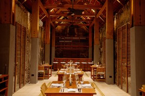 Breakfast, lunch, dinner served; international cuisine 