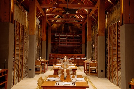 Breakfast, lunch, dinner served; international cuisine