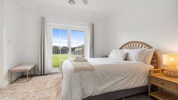 1 habitación, tabla de planchar con plancha, wifi y ropa de cama