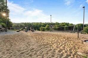 Beach - Modern Condo in StoneBridge Resort! (Reeds Spring)
