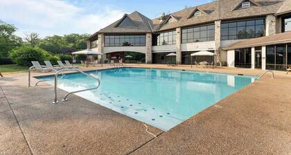Modern Condo in StoneBridge Resort!