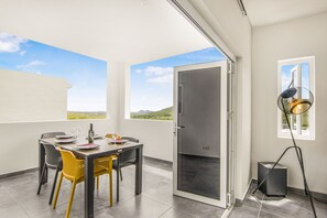 Apartment | Dining - Modern 3-bed Apartment in Papaya Resort Curacao (Grote Berg)