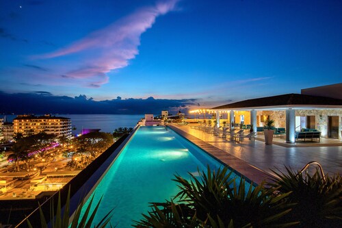 The Park PH-606 Luxury Condo -Romantic Zone