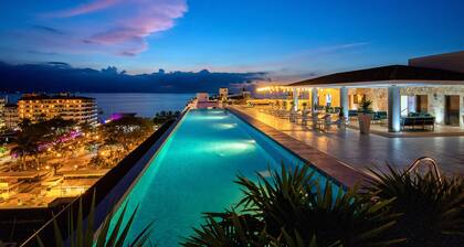 The Park PH-606 Luxury Condo -Romantic Zone