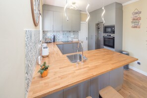 Kühlschrank, Ofen, Herdplatte, Geschirrspüler