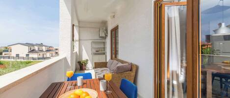 屋外ダイニングエリア