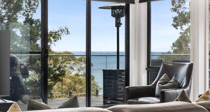 The Wave House - Family home in the tree tops with ocean views