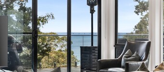 The Wave House - Family home in the tree tops with ocean views