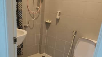 Standard Double Room, 1 Bedroom | Bathroom | Towels