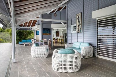 Villa sea view from 3 to 11 people