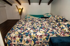 5 bedrooms, iron/ironing board, free WiFi, bed sheets