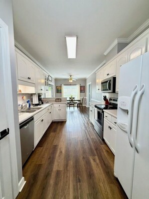 Paper towels - Masters Week Retreat, 9 min to Augusta National (Martinez)