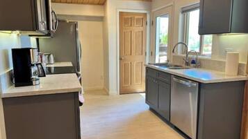 Frigorífic, microones, forn i placa de cuina