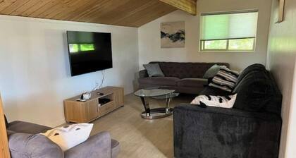 Bishop Aces Apartment