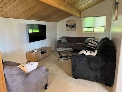 Bishop Aces Apartment