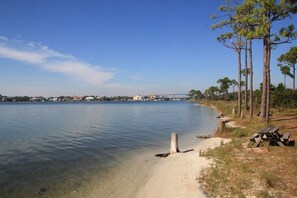 Beach nearby - Lil' Piece of Pensacola I 3BR/2BA I Near NAS I 6 min to Beach (Pensacola)