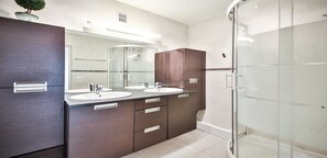 淋浴設備、風筒、提供毛巾、番梘