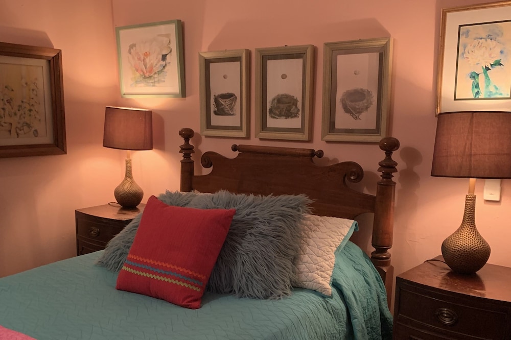 Quaint 1 bedroom boho suite with great views.