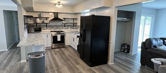 Jodore Gem..Spacious House, Inground Pool near University, Metroparks & Shopping