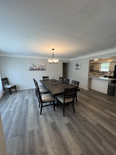 Jodore Gem..Spacious House, Inground Pool near University, Metroparks & Shopping