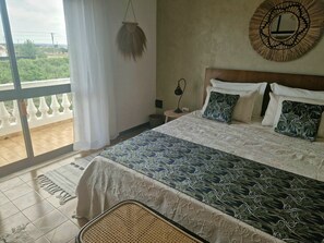 6 chambres, fer et planche à repasser, Wi-Fi, draps fournis