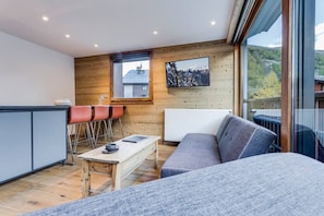 TV - Beautiful 3 room apartment, 50m from ski slopes, RESIDENCE CROIX DU SUD (Val-d'Isère)