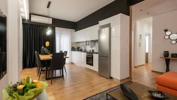 Appartamento Exclusive | Area soggiorno | Smart TV 55 pollici con canali via cavo, TV