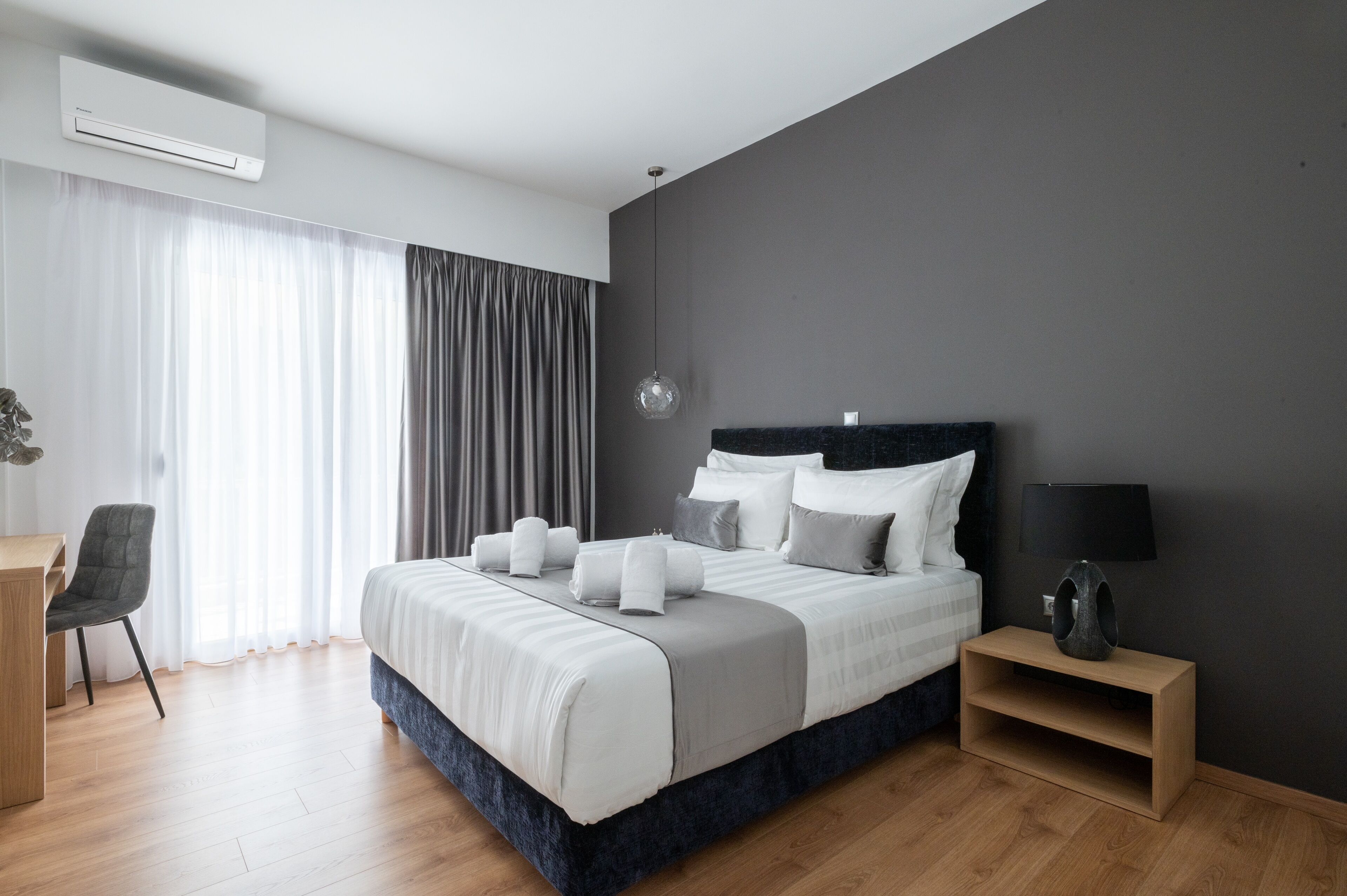 Exclusive Apartment | In-room safe, individually decorated, individually furnished, desk