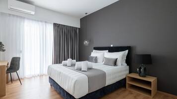 Exclusive Apartment | In-room safe, individually decorated, individually furnished, desk