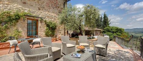 วิลล่า, สูบบุหรี่ได้ | 15 ห้องนอน