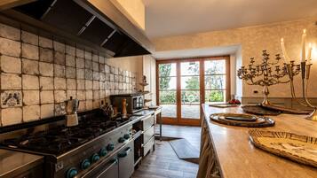 Villa, fumatori | 15 camere