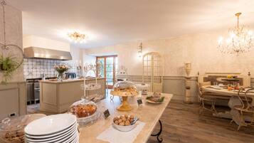 Villa, fumatori | 15 camere