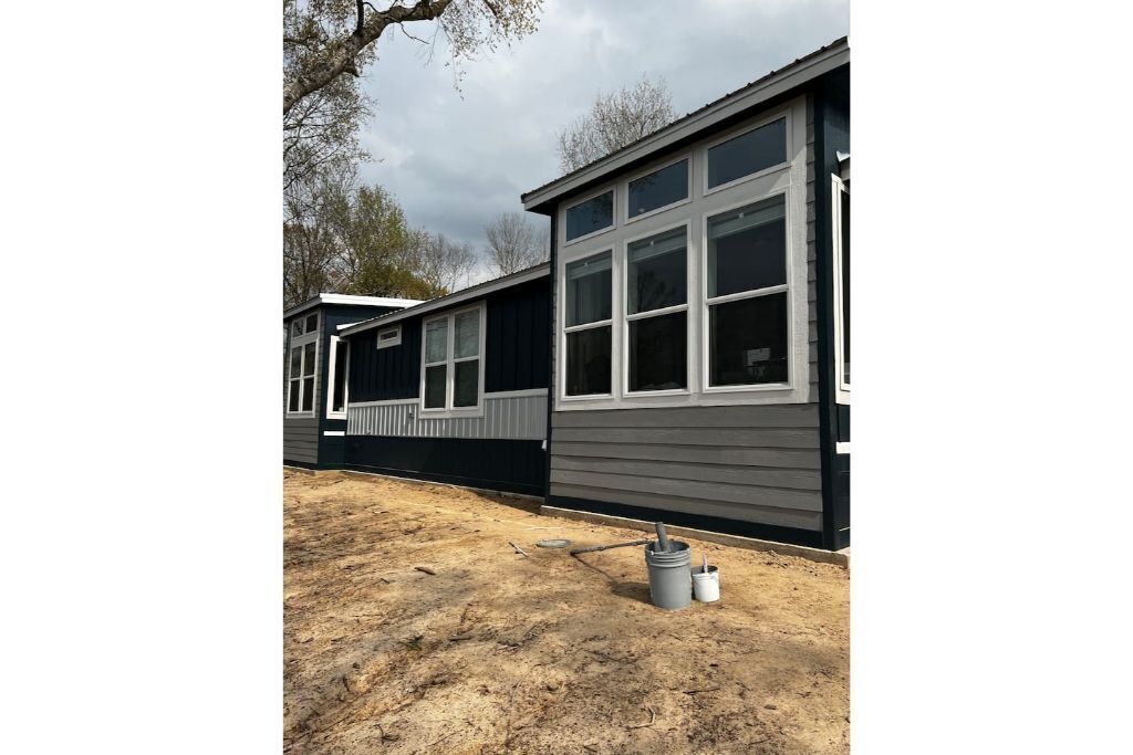 Modern, stylish lake front house. Sweeping views