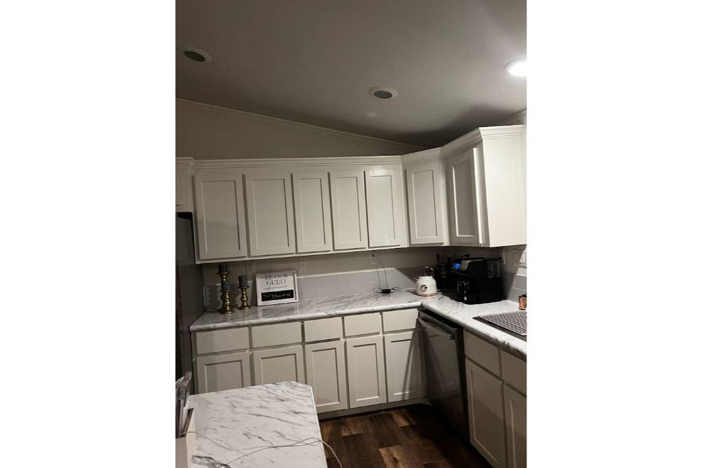 Modern, stylish lake front house. Sweeping views